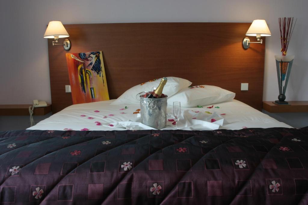 Hotel Restaurant Logis La Palette Wettolsheim Екстер'єр фото